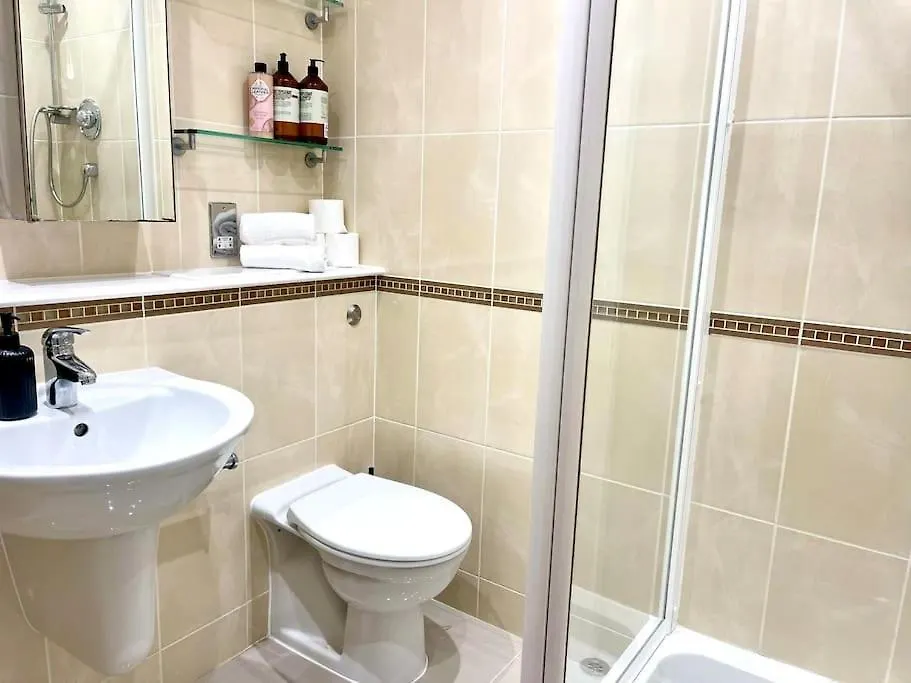 Stylish Urban Escape Cardiff Bay Free Parking Apartment