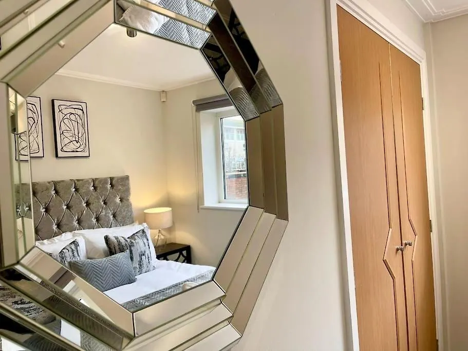 Stylish Urban Escape Cardiff Bay Free Parking Apartment